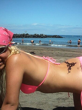 "Here's a fuckin' dumbass blonde in a pink bikini chillin' on all fours like a goddamn animal while she fuckin' sweats out her ass on the beach."