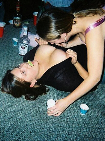 YOUNG GIRLS at PARTY 11 - Photo 7