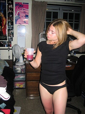 Young Exgirl - Photo 1