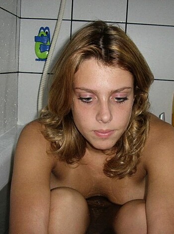 Young amateur girl like sucking - Photo 1