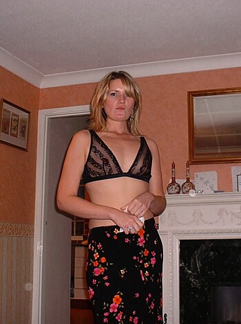 Young Girl - Photo 34