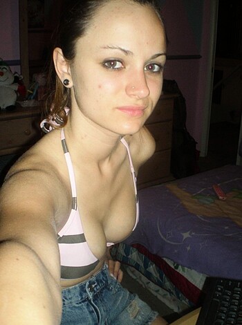 Stolen Pics - Young girl 32 - Photo 3