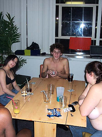 YOUNG GIRLS at PARTY- Drunk teenagers - Amateurs pics 12 - Photo 45