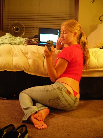 Stolen Pics - Young girl selfshot 43 - Photo 15