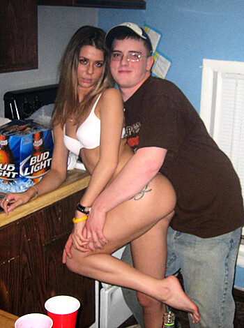 YOUNG GIRLS at PARTY-  Drunk teenagers - Amateurs pics 14 - Photo 9