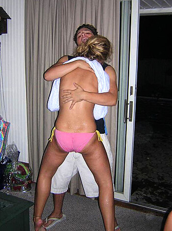 YOUNG GIRLS at PARTY-  Drunk teenagers - Amateurs pics 14 - Photo 11