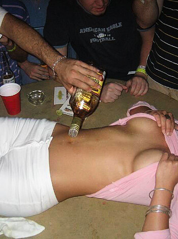 YOUNG GIRLS at PARTY-  Drunk teenagers - Amateurs pics 14 - Photo 15