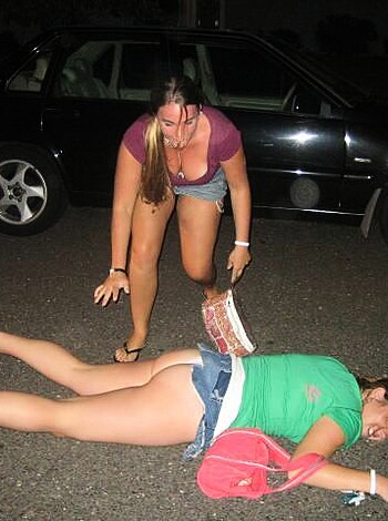 YOUNG GIRLS at PARTY-  Drunk teenagers - Amateurs pics 14 - Photo 27