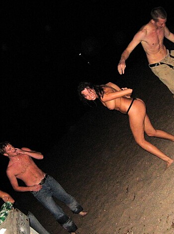 YOUNG GIRLS at PARTY-  Drunk teenagers - Amateurs pics 14 - Photo 29