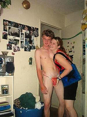 YOUNG GIRLS at PARTY-  Drunk teenagers - Amateurs pics 14 - Photo 30