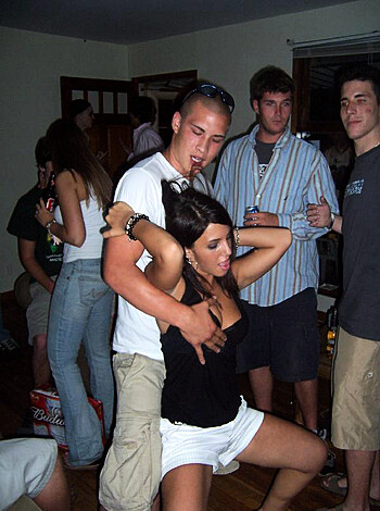 YOUNG GIRLS at PARTY-  Drunk teenagers - Amateurs pics 14 - Photo 41