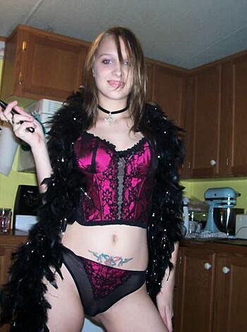 Tattooed cheating lisa - Photo 10