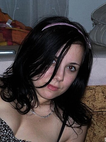 Homemade - brunette showing her naked body - Photo 3