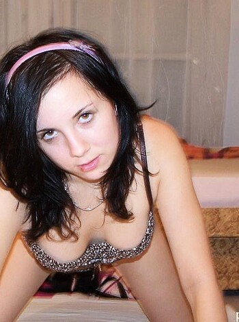 Homemade - brunette showing her naked body - Photo 4