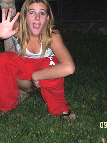 Young Amateurs peeing - pissing in Public No.02 - Photo 6
