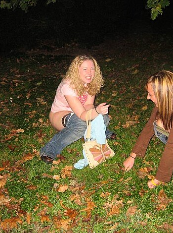 Young Amateurs peeing - pissing in Public No.02 - Photo 9
