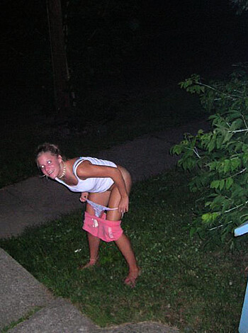 Young Amateurs peeing - pissing in Public No.02 - Photo 12