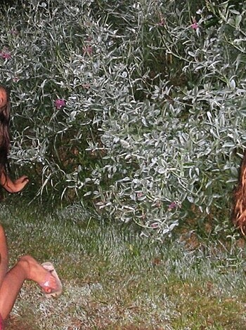 Young Amateurs peeing - pissing in Public No.02 - Photo 16