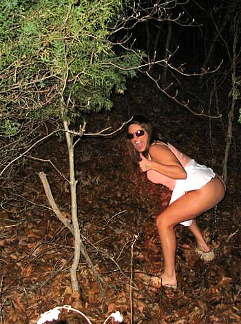 Young Amateurs peeing - pissing in Public No.02 - Photo 23