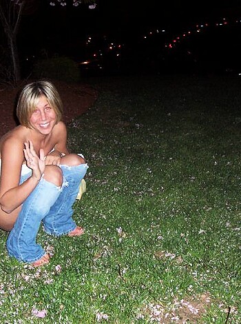 Young Amateurs peeing - pissing in Public No.02 - Photo 36