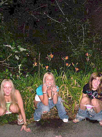 Young Amateurs peeing - pissing in Public No.02 - Photo 44