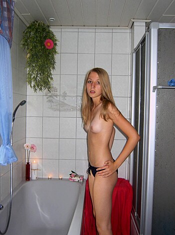 Hot blonde naked at home 7825215 - Photo 23
