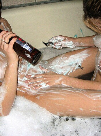 Group Girls - Shower and Bath No.03 - Photo 9