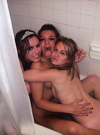 Group Girls - Shower and Bath No.03 - Photo 26