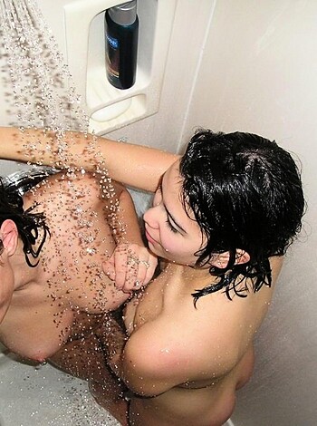 Group Girls - Shower and Bath No.03 - Photo 30
