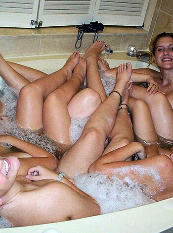 Group Girls - Shower and Bath No.03 - Photo 36