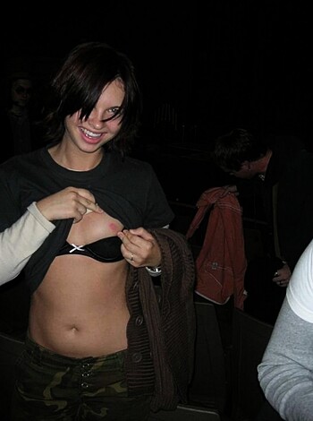 Stolen Pics - Private Amateur Young Girl 8553291 - Photo 1