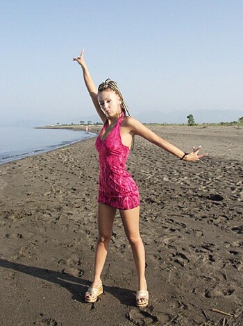Charlotte naked on the beach -39793 - Photo 1