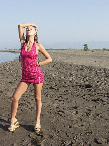 Charlotte naked on the beach -39793 - Photo 2