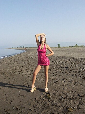 Charlotte naked on the beach -39793 - Photo 3