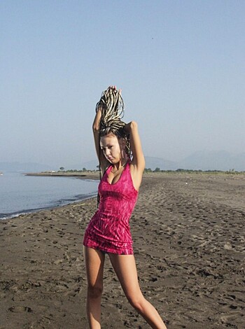 Charlotte naked on the beach -39793 - Photo 13