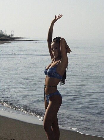 Charlotte naked on the beach -39793 - Photo 18