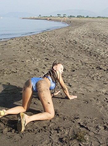 Charlotte naked on the beach -39793 - Photo 32