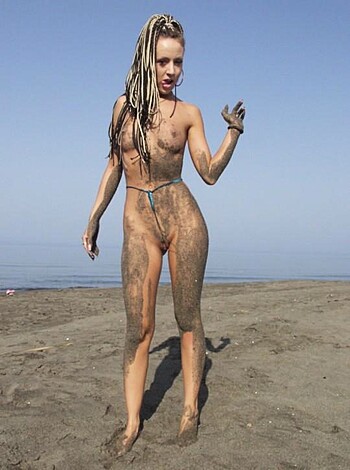 Charlotte naked on the beach -39793 - Photo 86