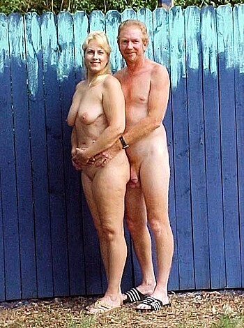 The two f*ckers are gettin’ it on.