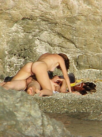 Fucking at nude beach - Voyeur pics - Photo 3