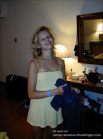 Blond cute girlfriend  - Photo 2
