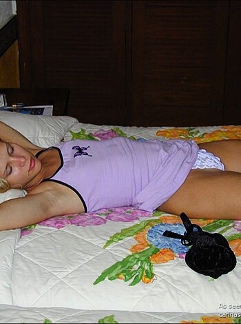 Blond cute girlfriend  - Photo 14