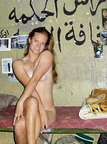 Amateur army girl in Iraq - Photo 13