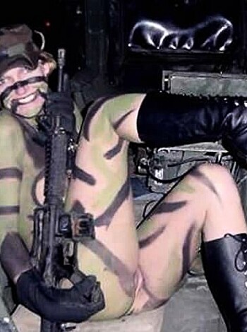 Amateur army girl in Iraq - Photo 15