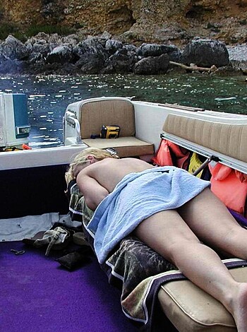 Blonde nude boattrip - Holiday pics - Photo 5