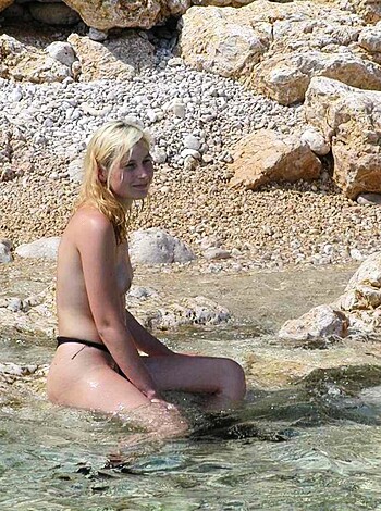 Blonde nude boattrip - Holiday pics - Photo 8