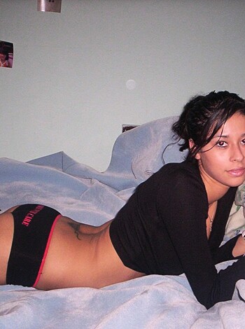 A nude chick in a fucking picture.