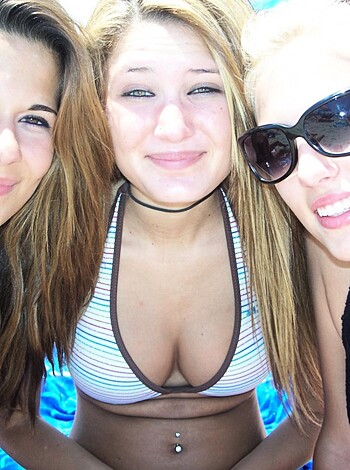 Teens in Bikinis  - Photo 9