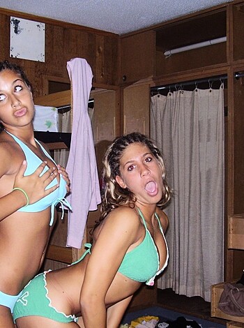 Teens in Bikinis  - Photo 19