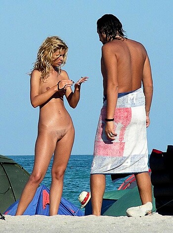 Girlfriend at the beach  - Photo 5